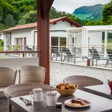 Logis Andreinia & 호텔 Esterençuby