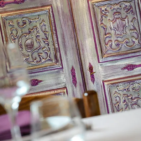 Logis Andreinia & 호텔 2*