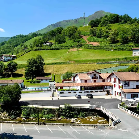 Logis Andreinia & 2* Esterençuby