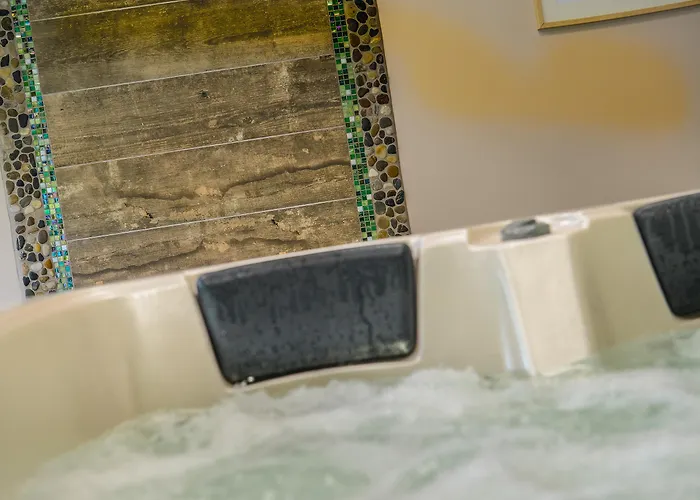 فندق Logis Andreinia & 2*