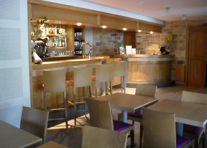 Logis Andreinia & فندق Esterençuby