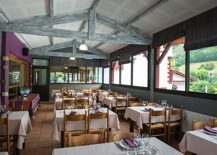 Logis Andreinia & 3* Esterençuby