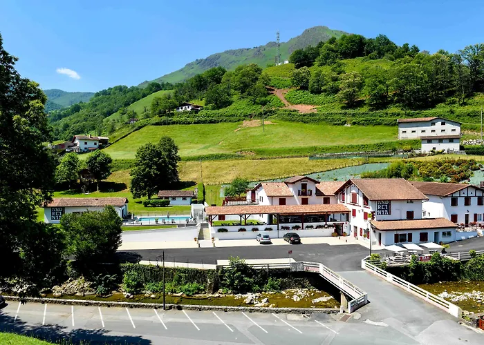 Logis Andreinia & 2* Esterençuby