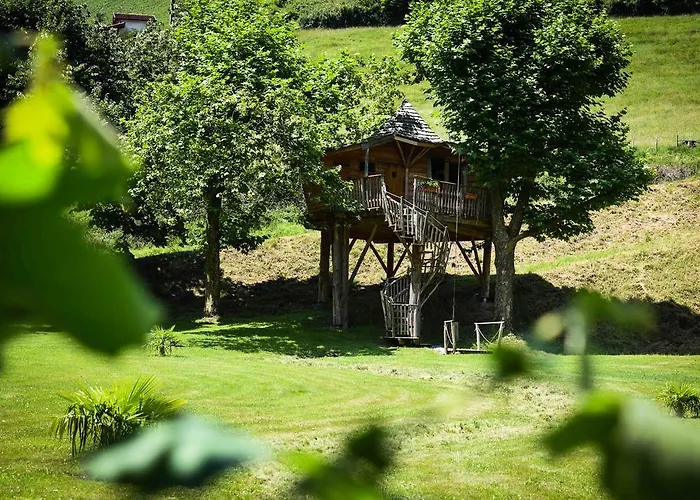 Logis Andreinia & فندق Esterençuby