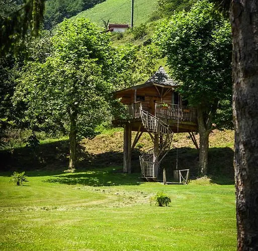 Logis Andreinia & فندق Esterençuby